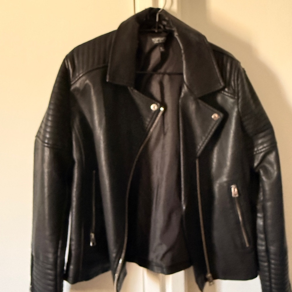 Top Shop Faux leather jacket
NEEDS TLC!